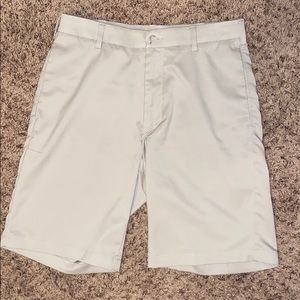 Roundtree & Yorke (NWOT) Men’s 30 Khaki Shorts